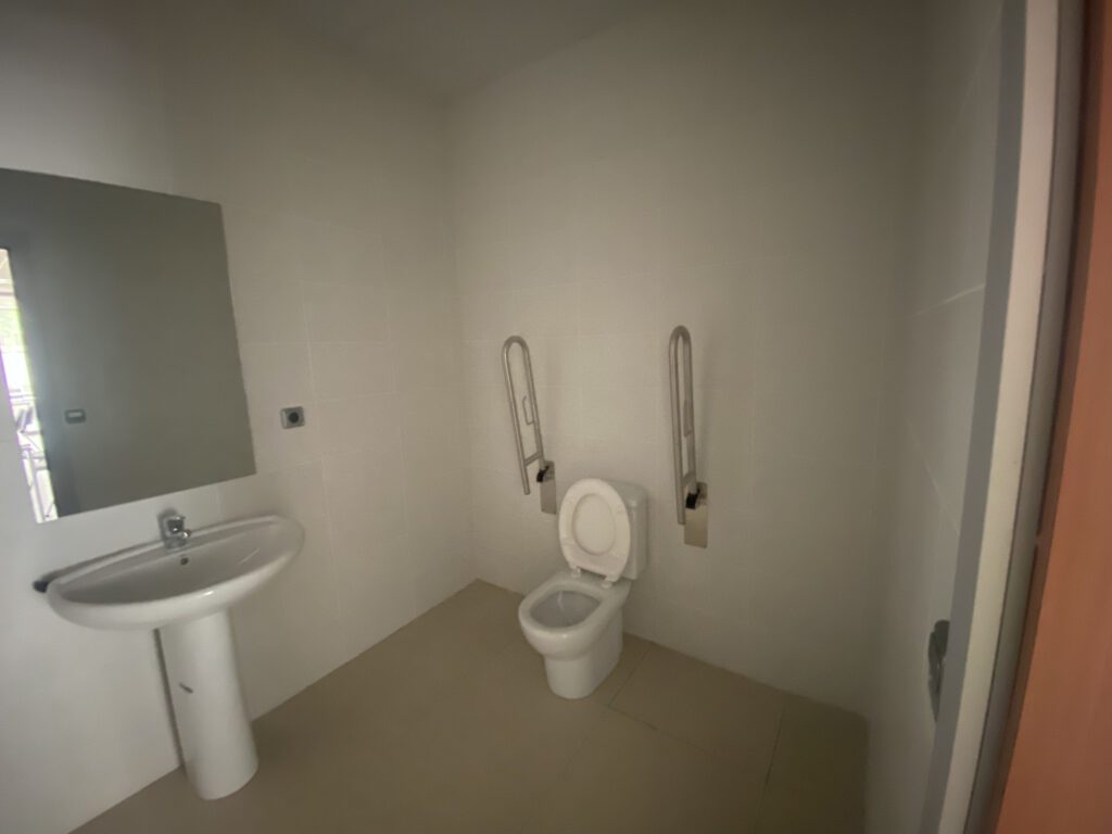 baño local ruiz zorrilla